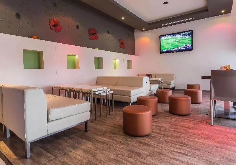 هتل Ibis Oran Les Falaises