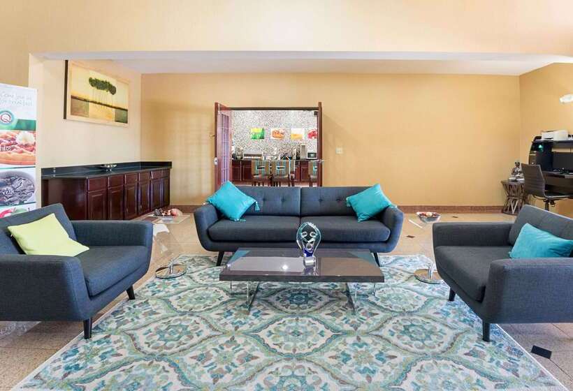 Отель Quality Inn & Suites