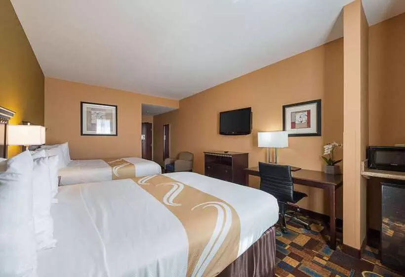 호텔 Quality Inn & Suites