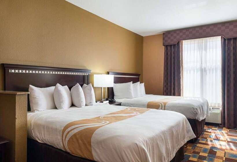 Отель Quality Inn & Suites