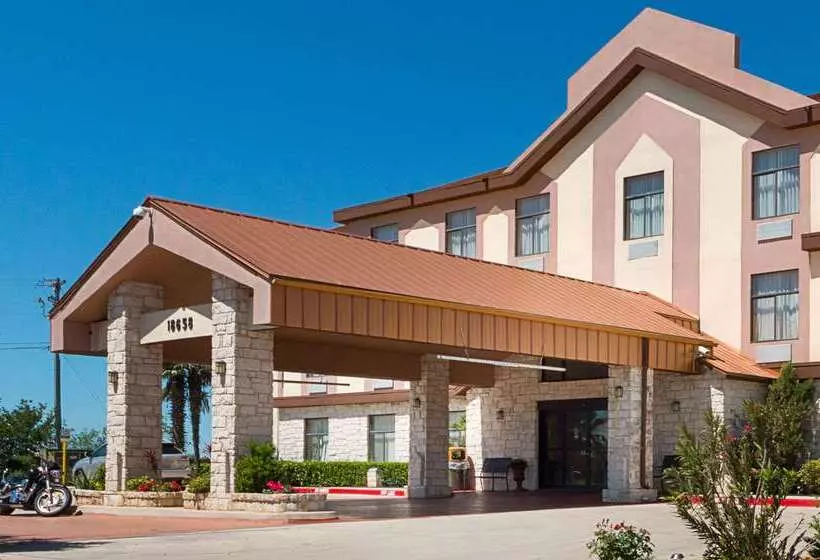 호텔 Quality Inn & Suites