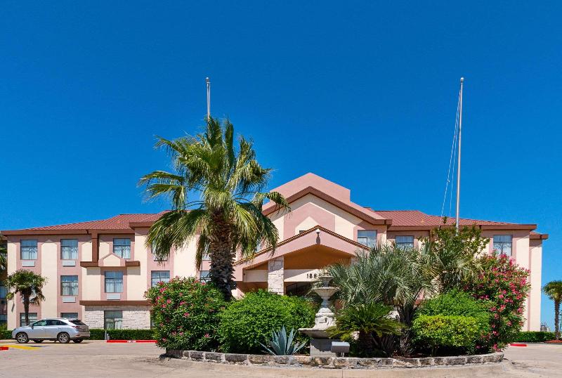 Отель Quality Inn & Suites