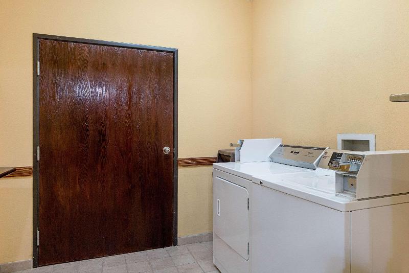 Отель Quality Inn & Suites