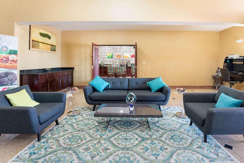 Отель Quality Inn & Suites