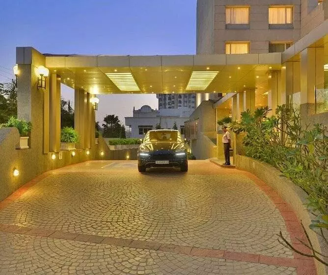ホテル Vivanta Vadodara