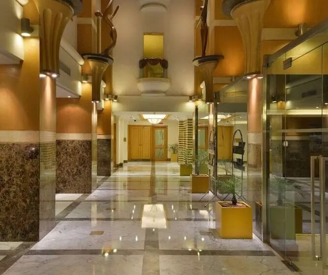 ホテル Vivanta Vadodara