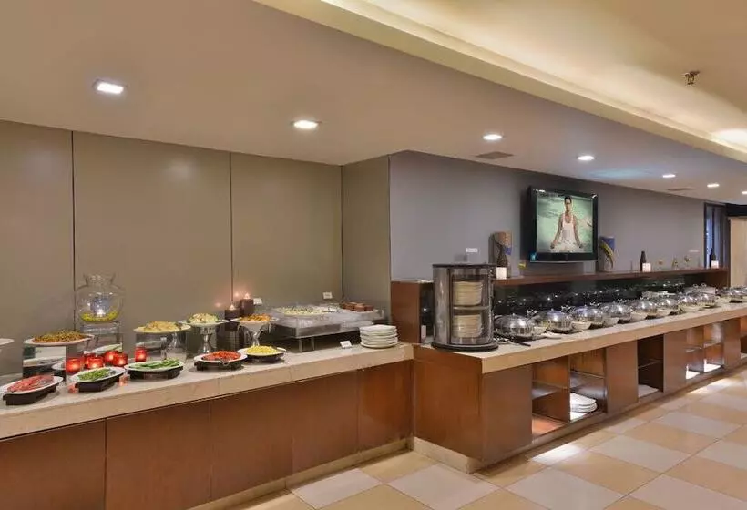 ホテル Vivanta Vadodara