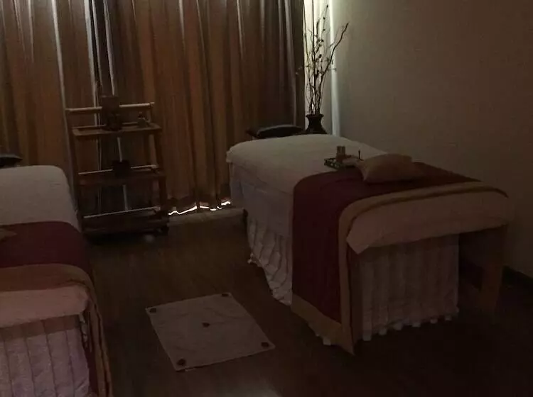 ホテル Vivanta Vadodara