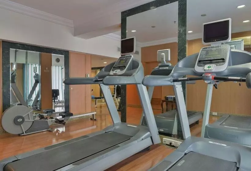 ホテル Vivanta Vadodara