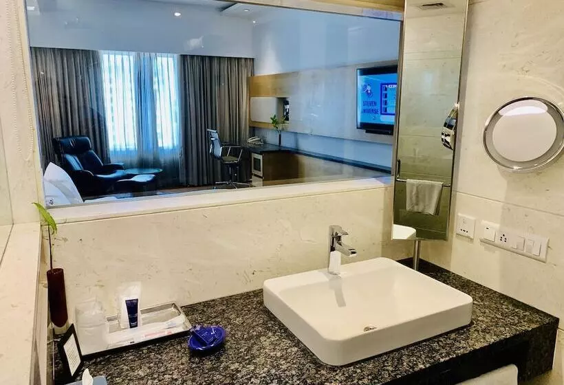 ホテル Vivanta Vadodara