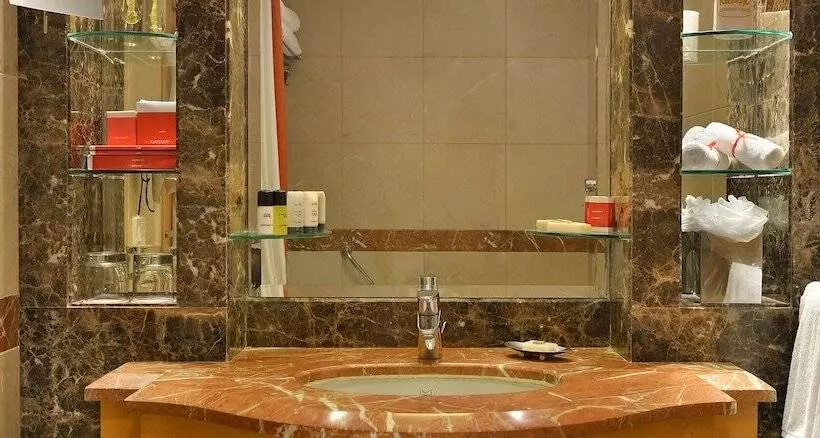 ホテル Vivanta Vadodara