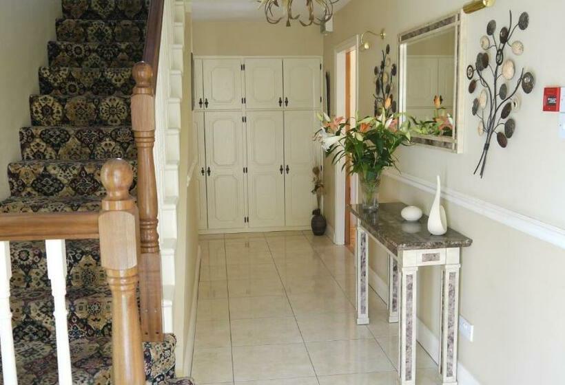 مبيت وإفطار Nymphsfield House