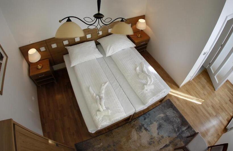 فندق Pod Zeleným Dubem