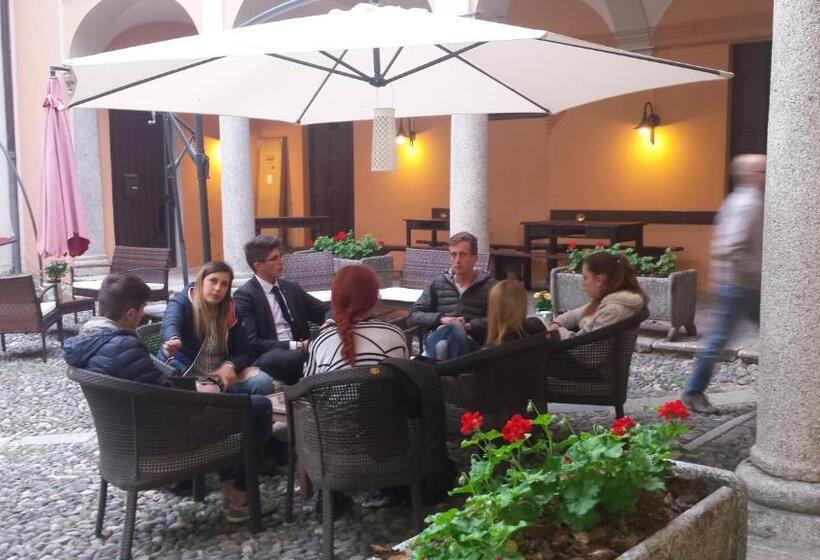 پانسیون Archi E Colonne