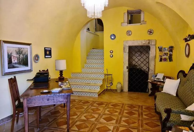 تختخواب و صبحانه Rocca Lorenizo