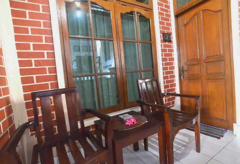 Panzió Lori Beach Inn