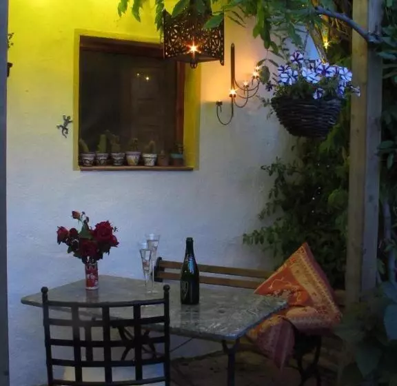 Aamiaismajoitus (B&B) River Ebro Holidays