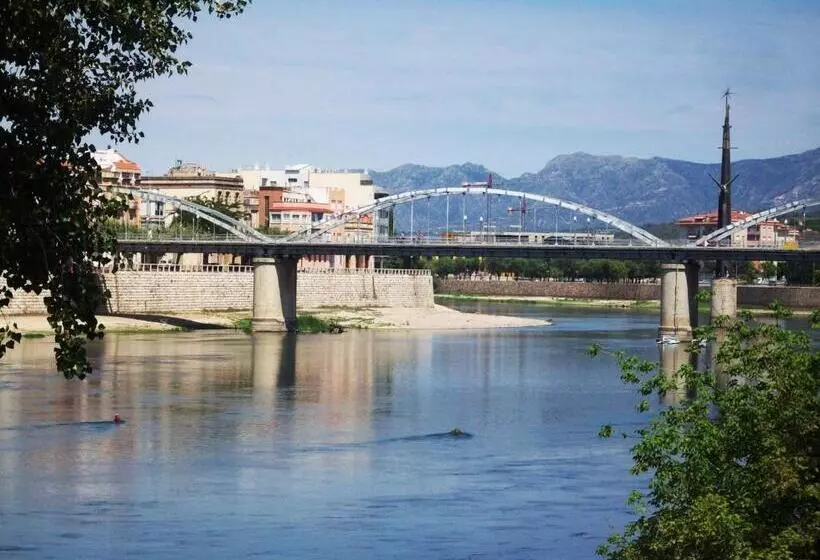 Aamiaismajoitus (B&B) River Ebro Holidays