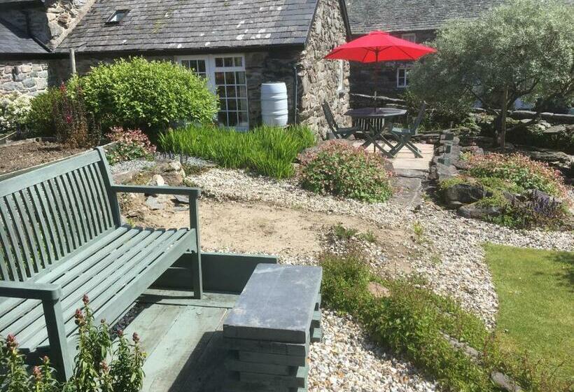 Garth Engan Private Self Contained B&b With Garden Area
