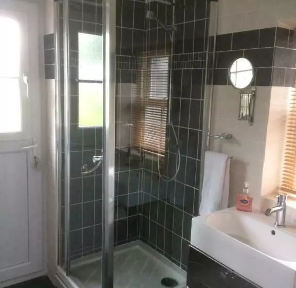 Garth Engan Private Self Contained B&b With Garden Area