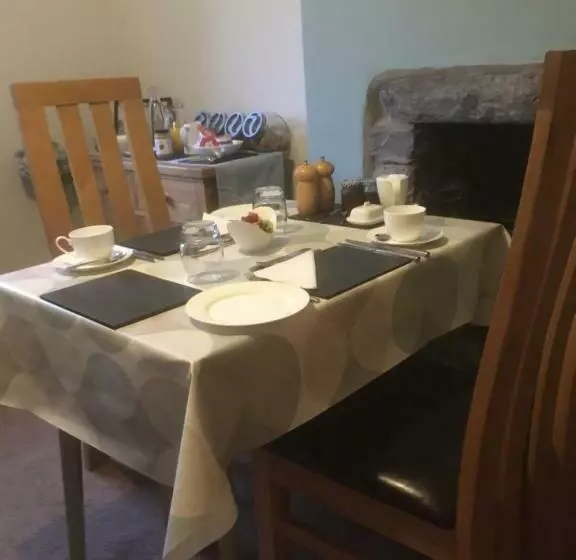 Garth Engan Private Self Contained B&b With Garden Area