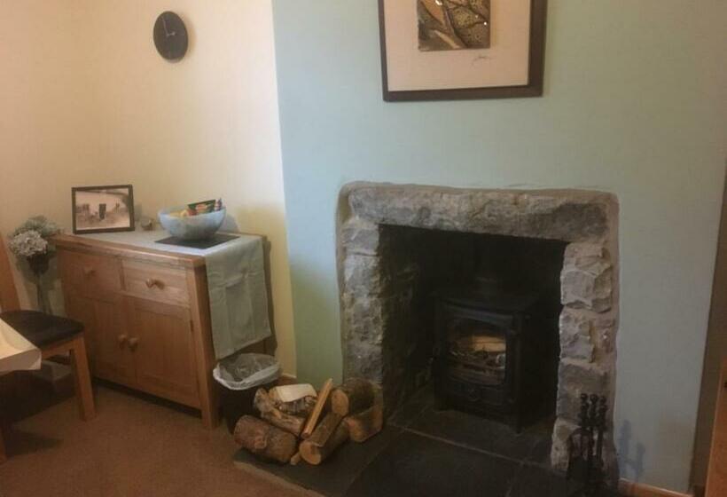 Garth Engan Private Self Contained B&b With Garden Area