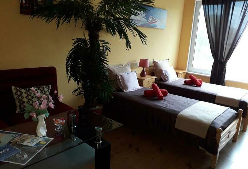 פנסיון Villa Sunny Hill