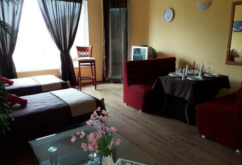 פנסיון Villa Sunny Hill