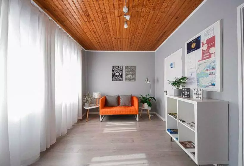 تختخواب و صبحانه Blue Door Lagos