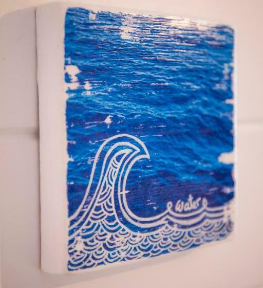 تختخواب و صبحانه Blue Door Lagos