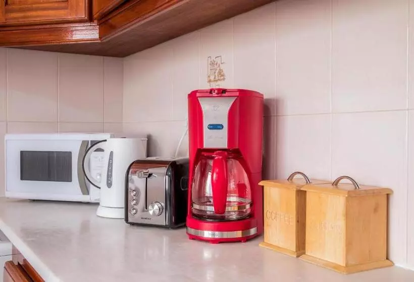 تختخواب و صبحانه Blue Door Lagos