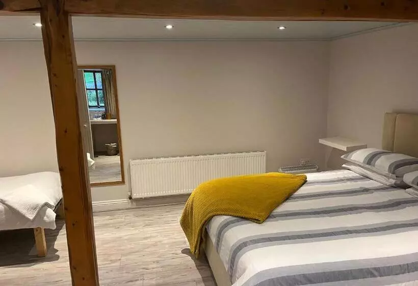 تختخواب و صبحانه Ferry House Holidays