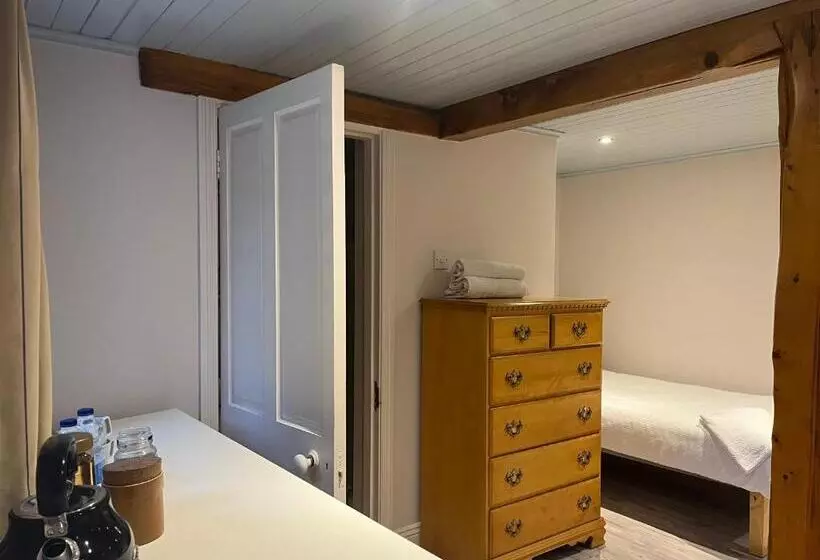 تختخواب و صبحانه Ferry House Holidays