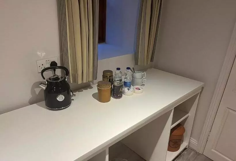 تختخواب و صبحانه Ferry House Holidays