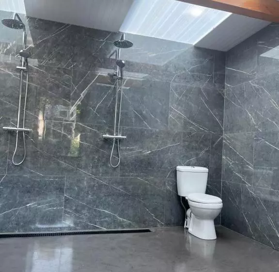 تختخواب و صبحانه Ferry House Holidays