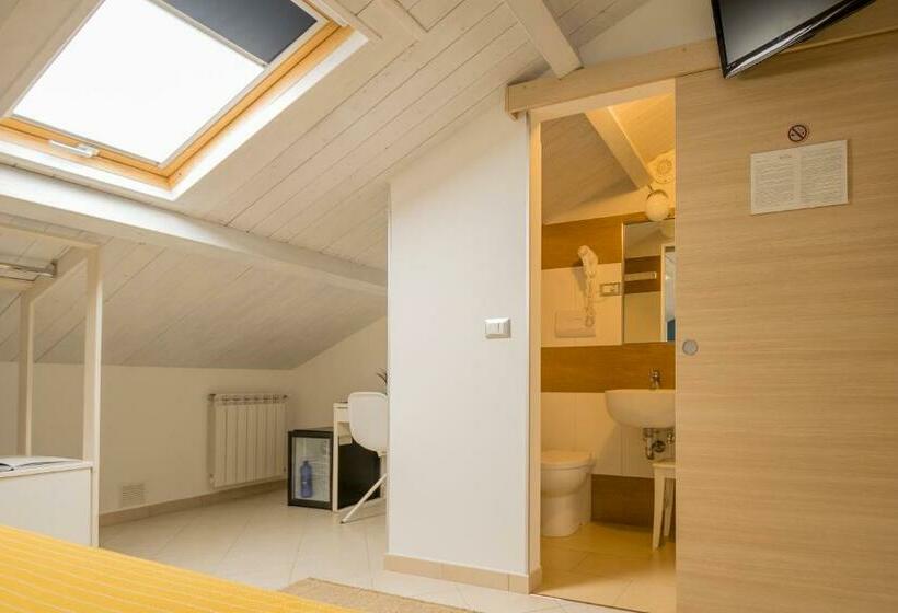 Civico 64 Bed & Breakfast In Mansarda
