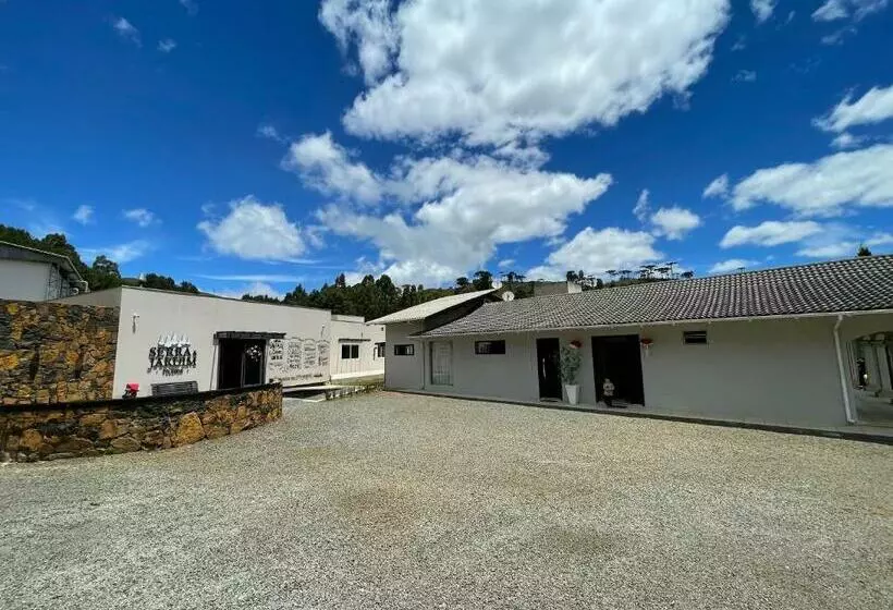 Majatalo Pousada Serra & Jardim