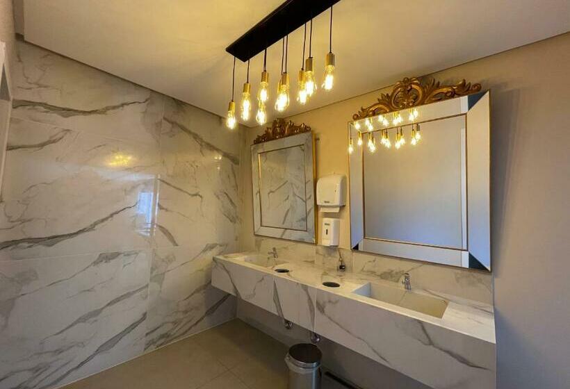 ペンション Pousada Serra & Jardim