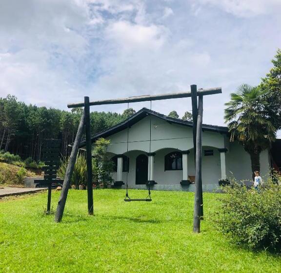 ペンション Pousada Serra & Jardim