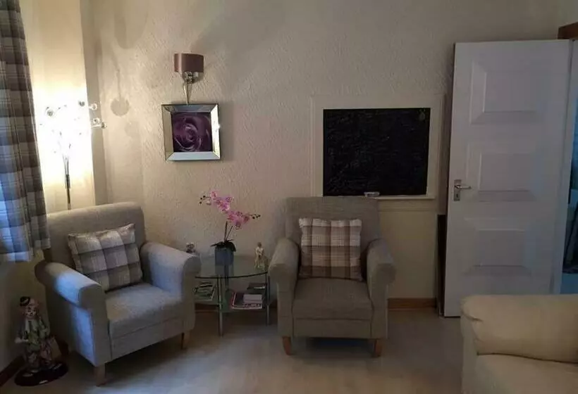 Majatalo Southfork Villa Guesthouse