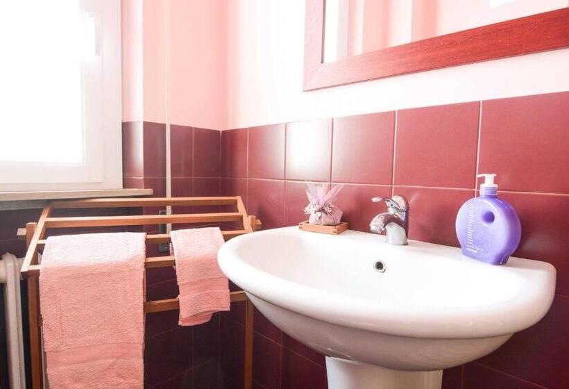 B&b Casa Fuori Casa 200 Mt Dal Casello Autostradale