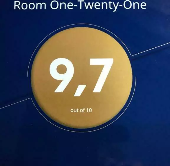 تختخواب و صبحانه Room One Twenty One
