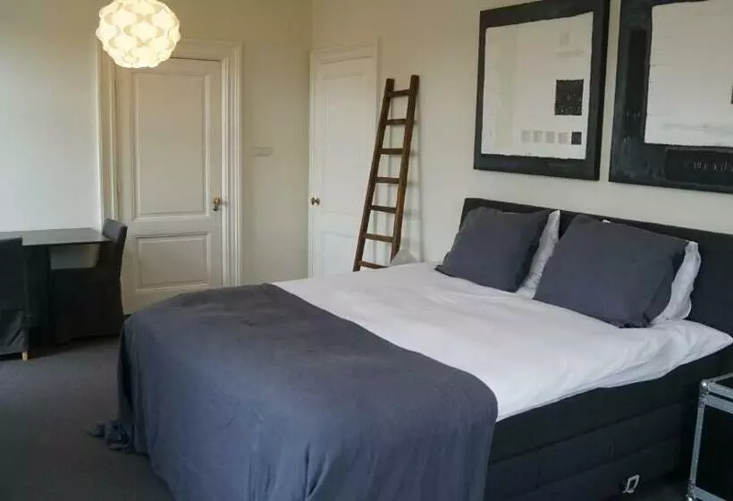 تختخواب و صبحانه Room One Twenty One