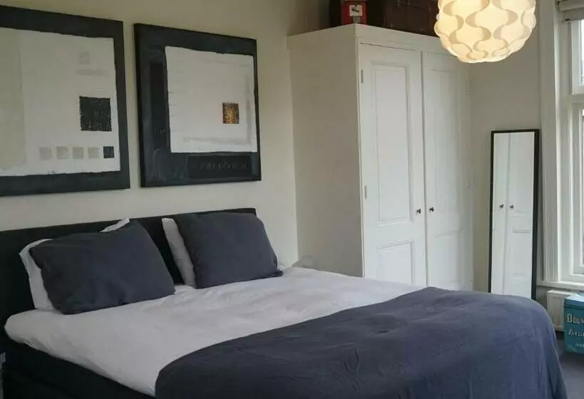 تختخواب و صبحانه Room One Twenty One