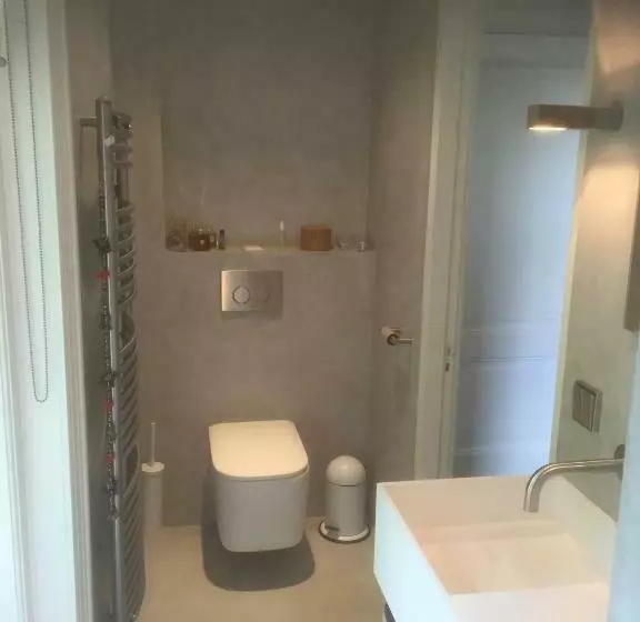 تختخواب و صبحانه Room One Twenty One