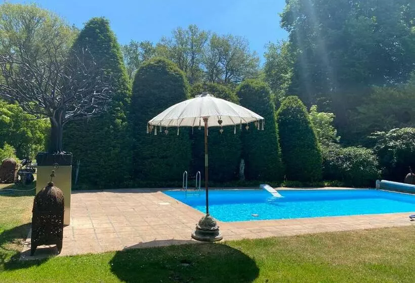 تختخواب و صبحانه Villa De Nachtegaal