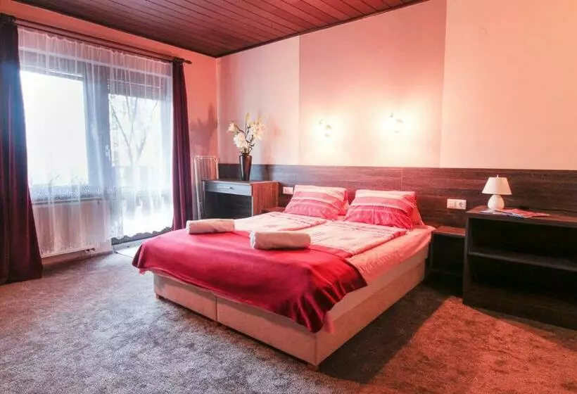 ペンション Emi Vendégház