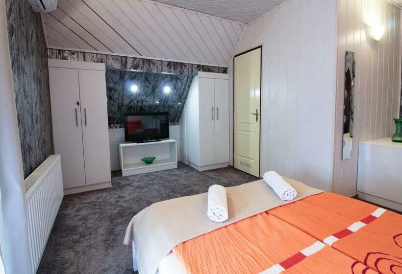 膳宿费 Emi Vendégház