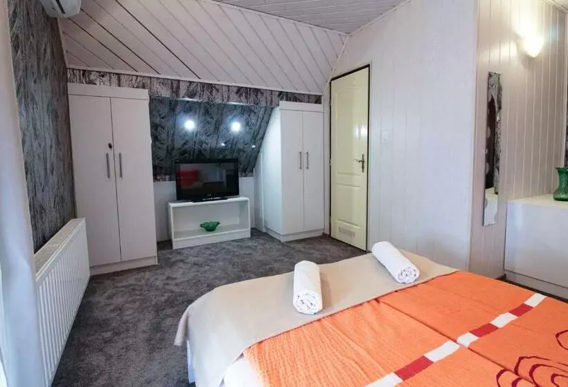 ペンション Emi Vendégház