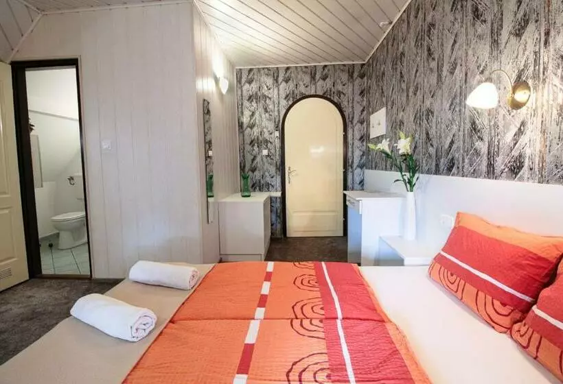 ペンション Emi Vendégház